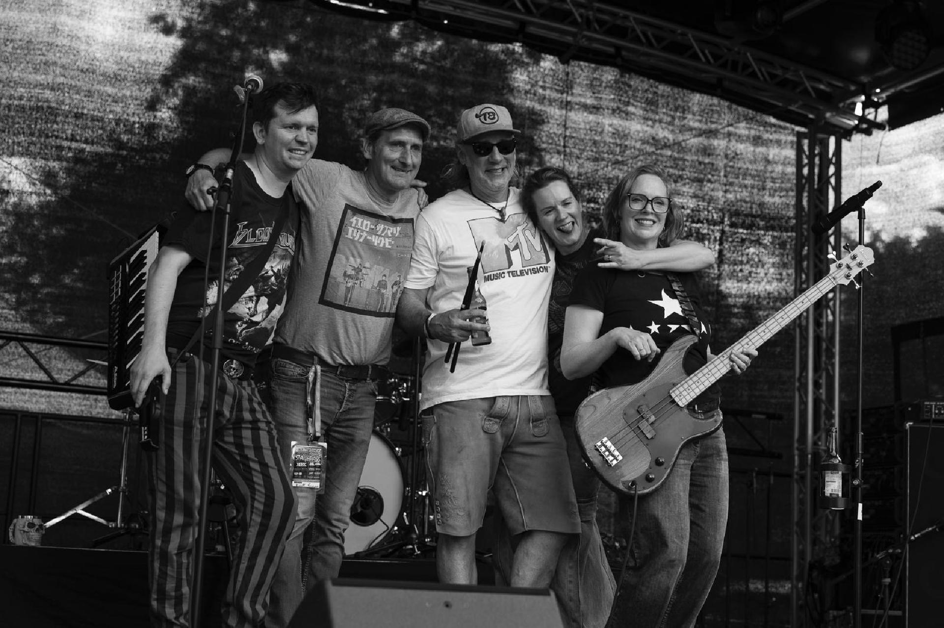 Von links nach rechts HiFi Greifi, Torsten, Jens, Katharina und Lenka